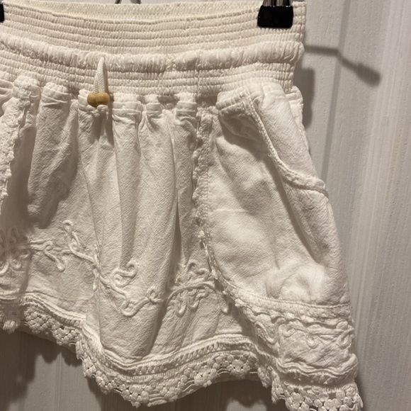 Peruvian Fabrics Crochet Detailed White Beach Skort - Picture 3 of 14